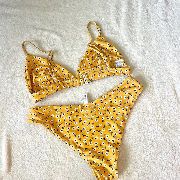Merrilee’s Retro Triangle Bikini Top Ditsy Yellow - Picture 4 of 5